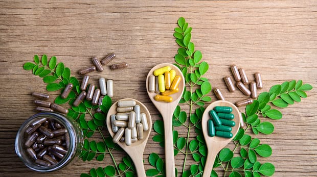 natural-supplements-vitamin-organic-medicine-capsule-pills-herbal-from-herbs